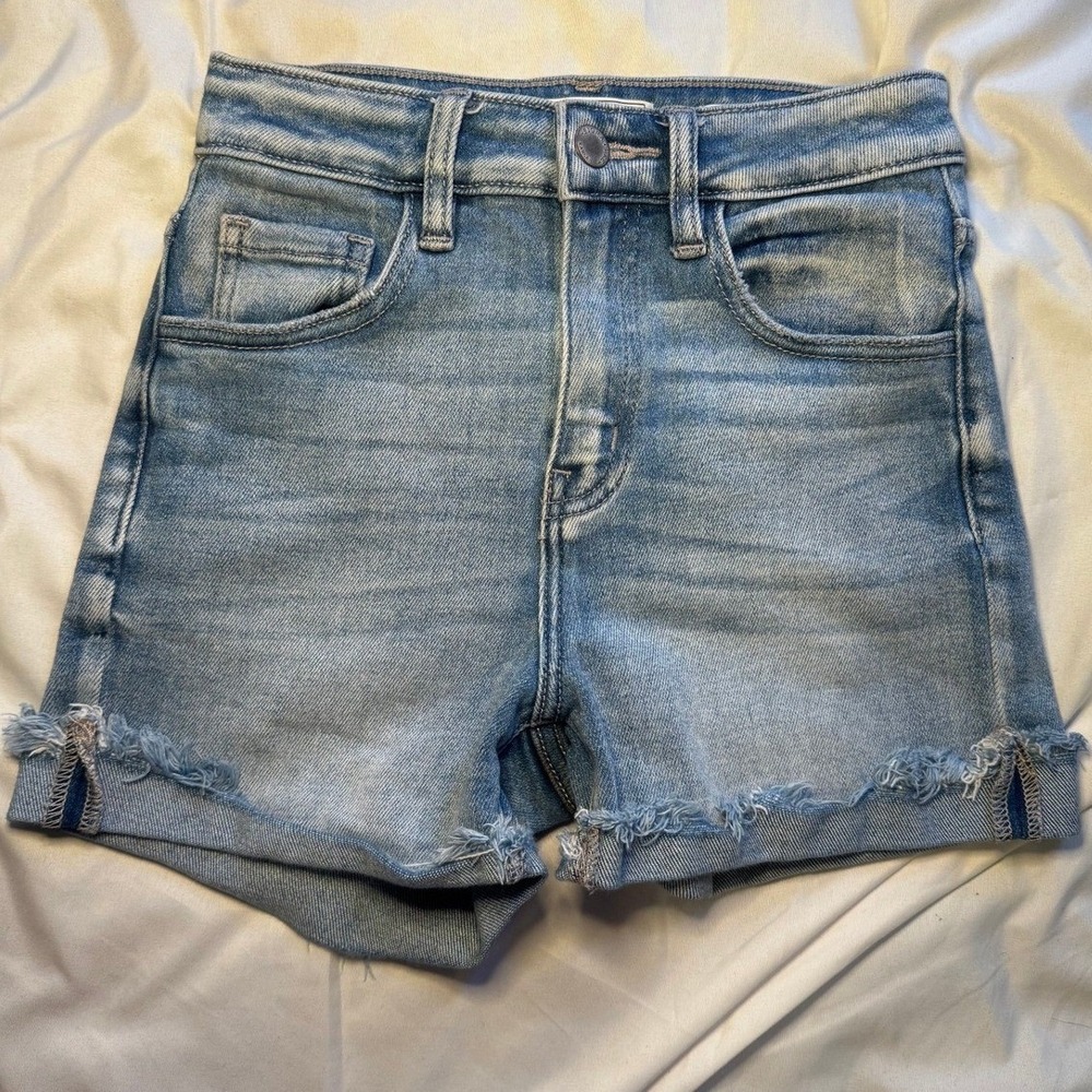 KanCan Kurvy Ultra High Rise Denim Shorts Womens 26‎ Light Wash Frayed Hem